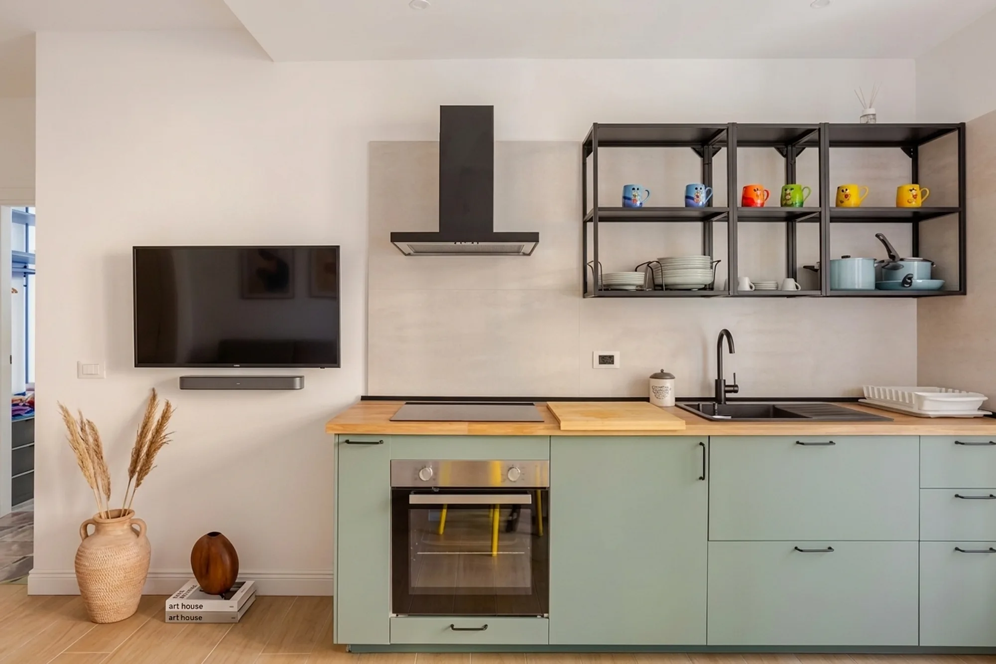 Cucina ristrutturata in un appartamento a Trevi